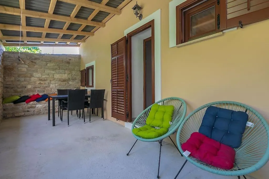 Old Town Stone House Villa Pula 0*,  Croatia