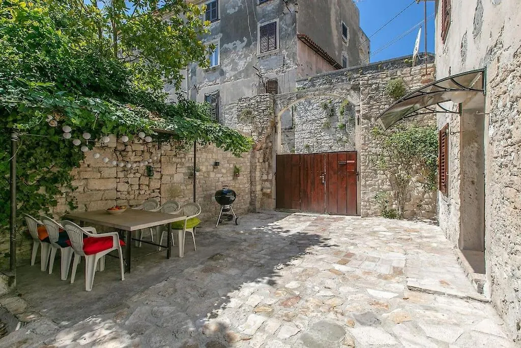 Holiday home Old Town Stone House Villa Pula